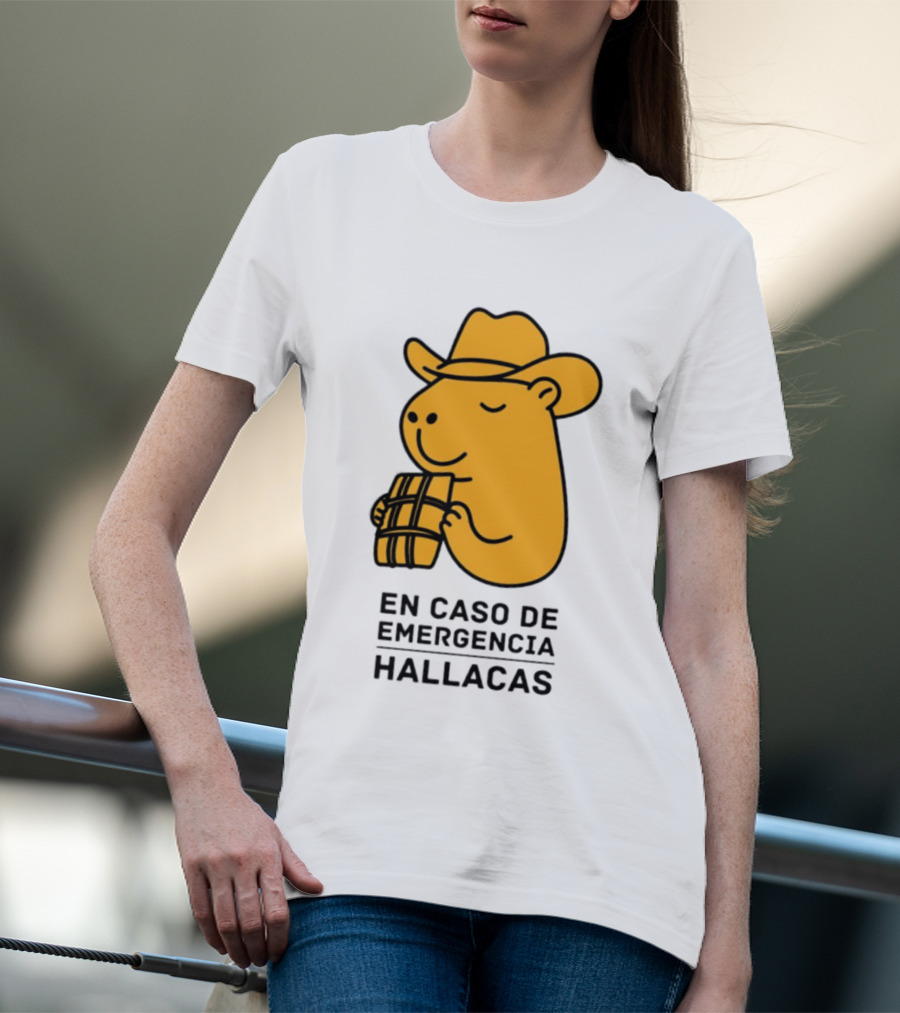 En Caso De Emergencia Hallacas Capybara Cowboy Hat T-Shirt