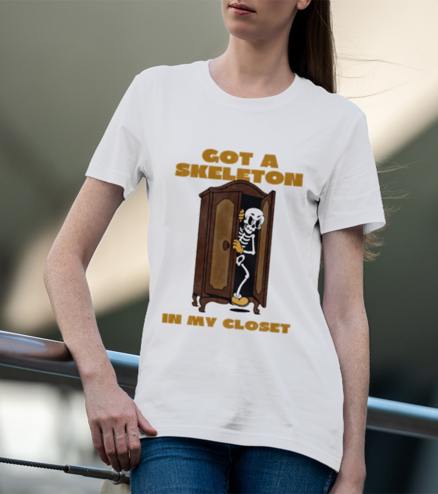 Got A Skeleton In My Closet Spooky Halloween Fun T-Shirt