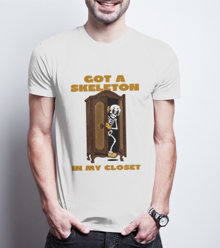 Got A Skeleton In My Closet Spooky Halloween Fun T-Shirt