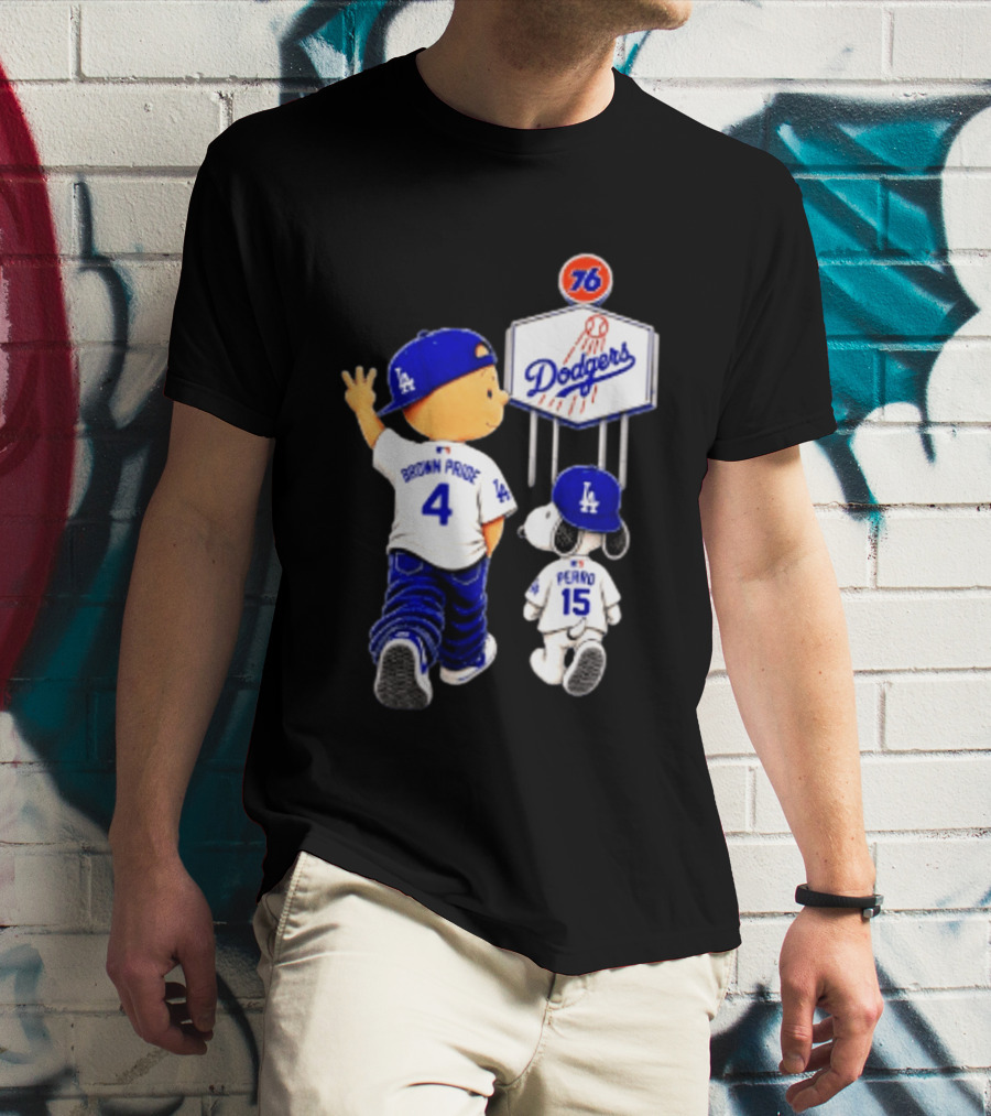 Charlie Brown Snoopy Los Angeles Dodgers Brown Pride Perro Baseball 76 T-Shirt
