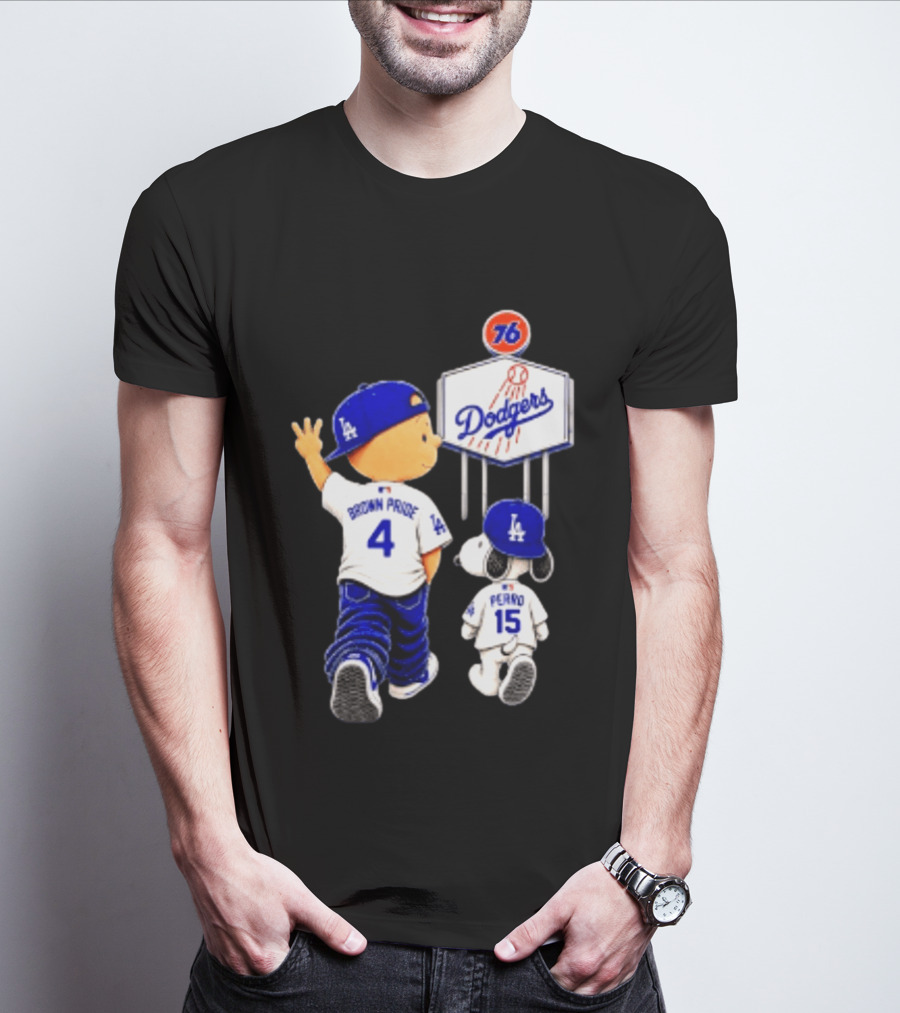 Charlie Brown Snoopy Los Angeles Dodgers Brown Pride Perro Baseball 76 T-Shirt
