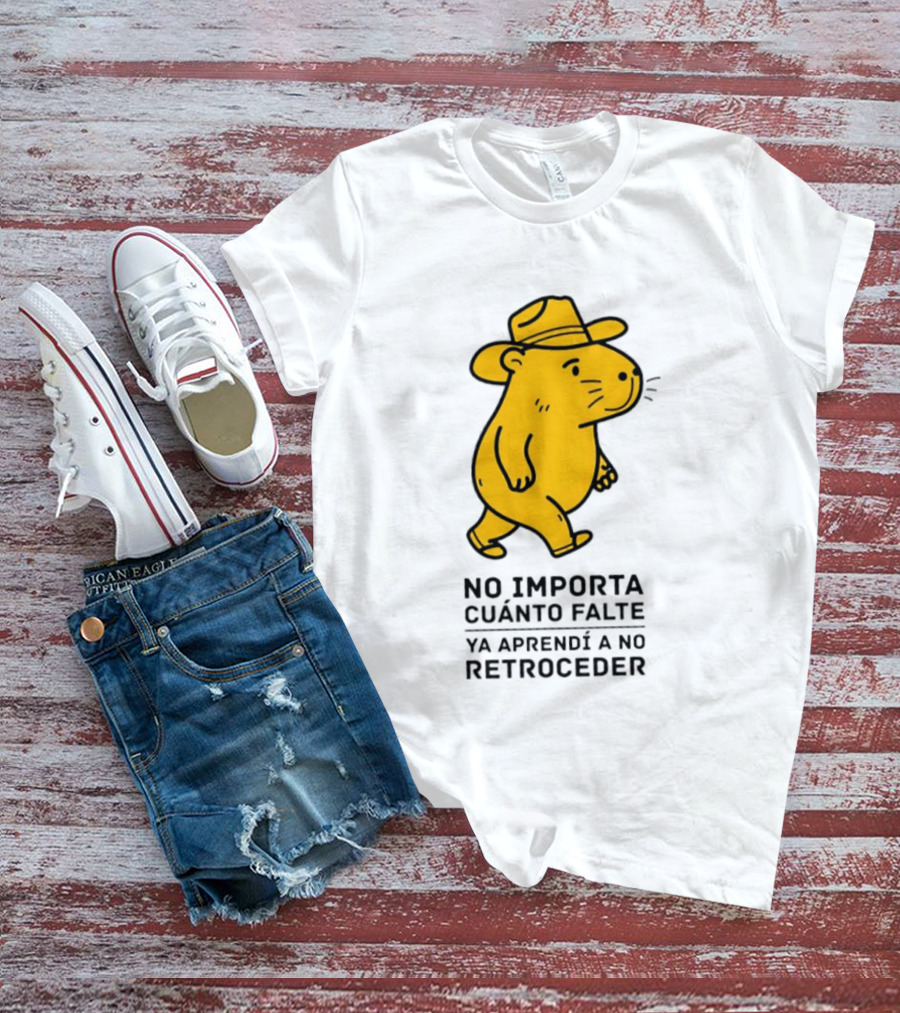 Capybara No Importa Cuánto Falte Ya Aprendí A No Retroceder Sombrero Amarillo T-Shirt