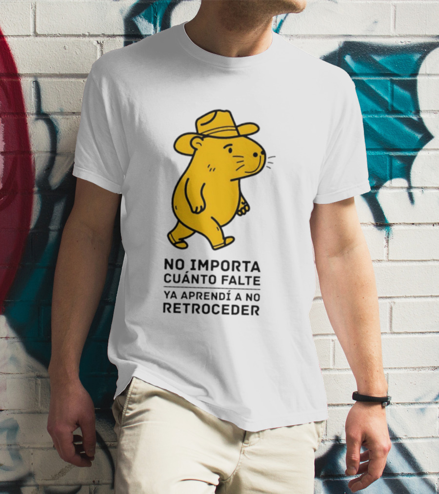 Capybara No Importa Cuánto Falte Ya Aprendí A No Retroceder Sombrero Amarillo T-Shirt