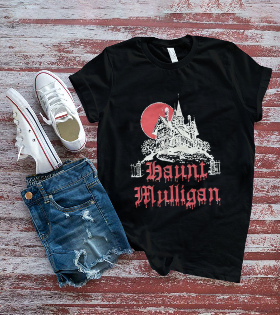 Hot Mulligan Haunted House Halloween Castle 2026 T-Shirt