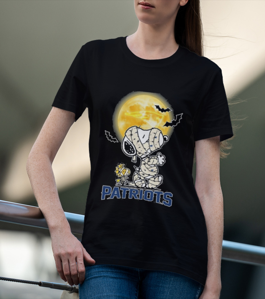 New England Patriots Snoopy Halloween 2026 Moon T-Shirt