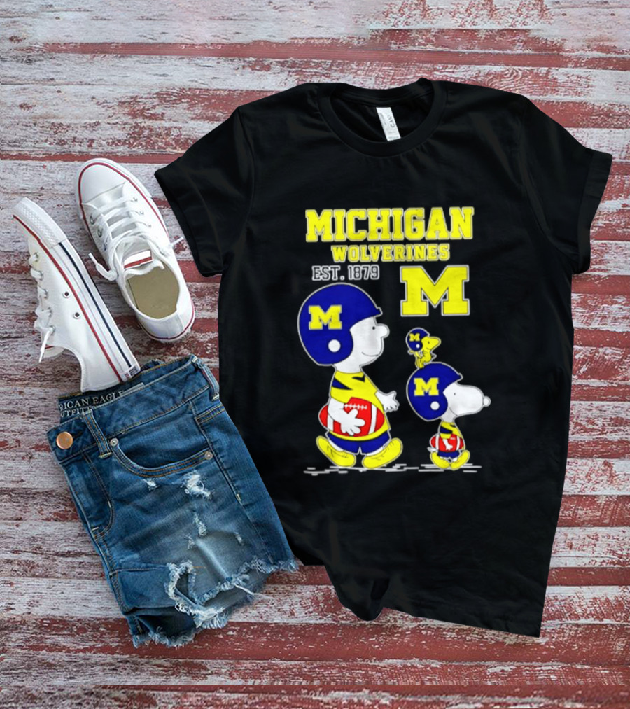 Michigan Wolverines EST 1879 Snoopy Charlie Brown Football Iconic M T-Shirt