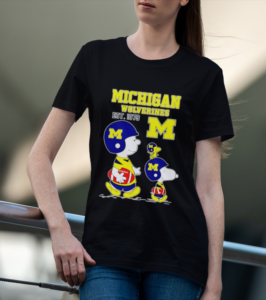 Michigan Wolverines EST 1879 Snoopy Charlie Brown Football Iconic M T-Shirt