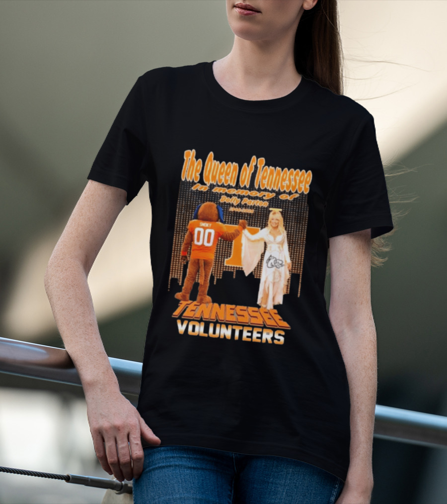 The Queen Of Tennessee In Memory Of Dolly Parton Smoky Tennessee Volunteers 1946 2026 T-Shirt