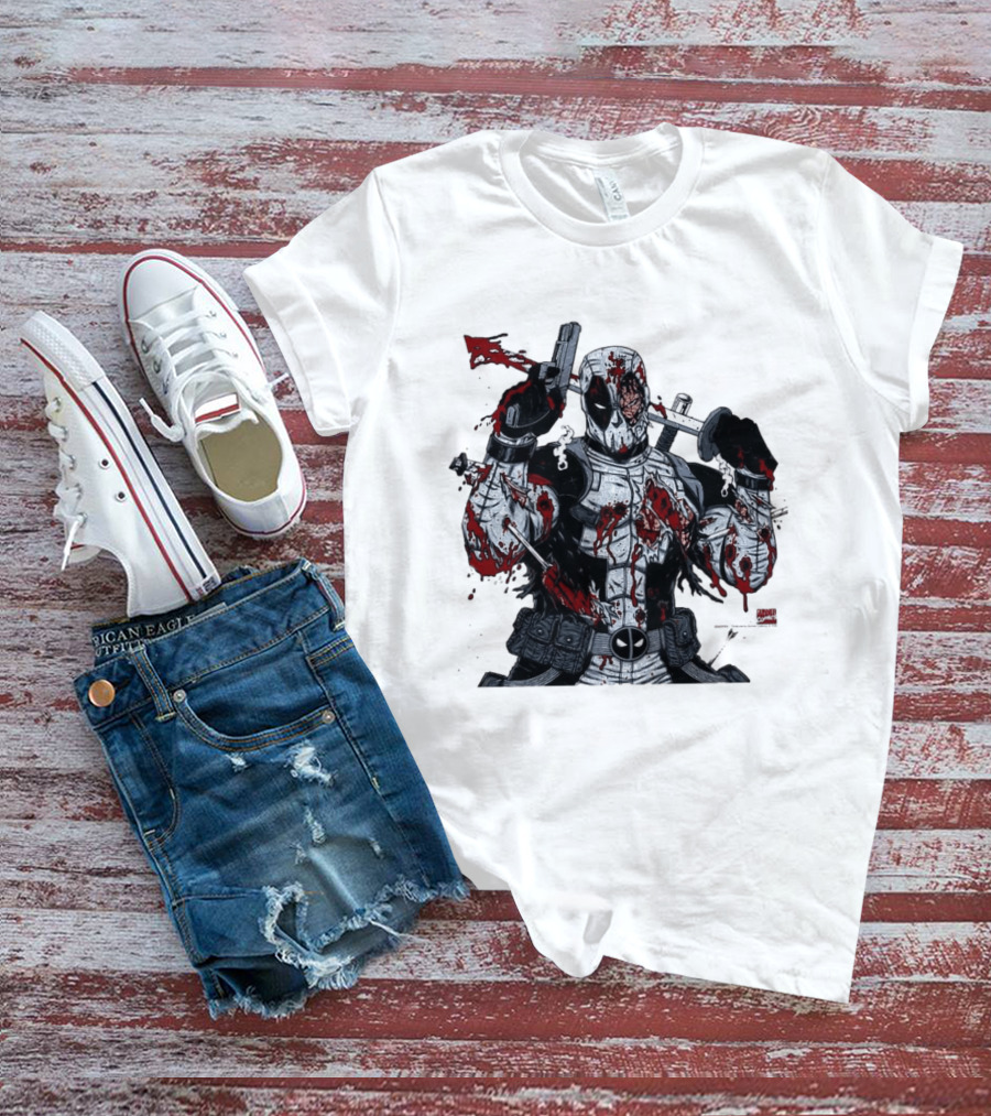 Deadpool Battle Damaged Bloody Swords Katana Gunner Comics Hero T-Shirt