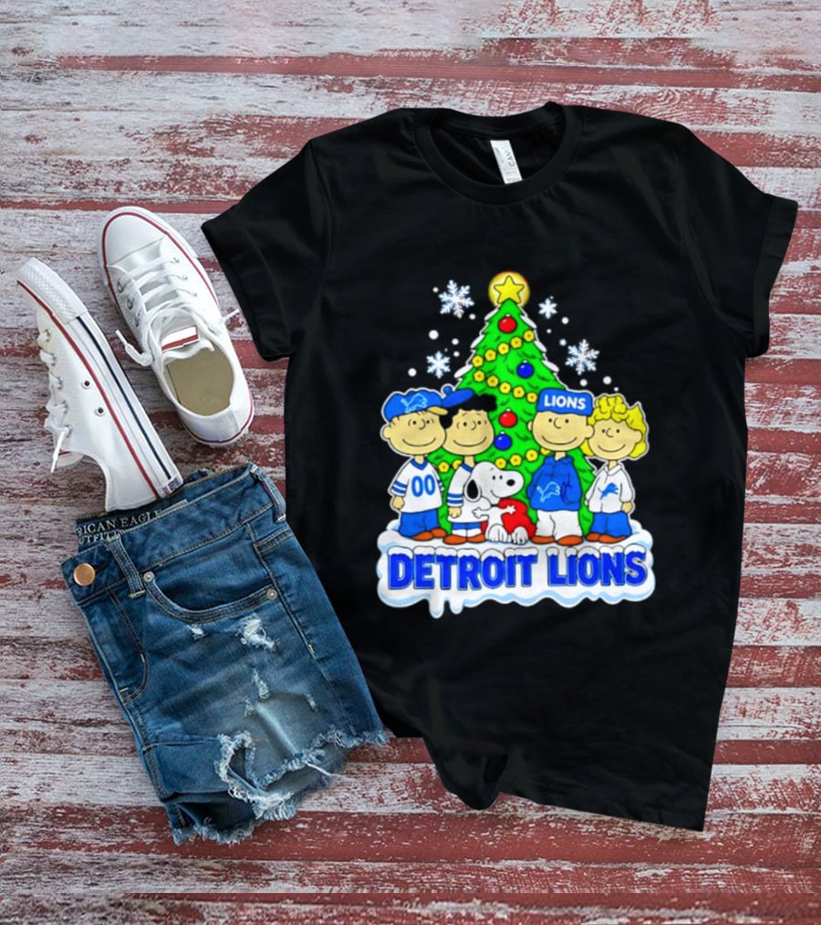 Peanuts Christmas Tree Detroit Lions Team Snoopy Woodstock T-Shirt