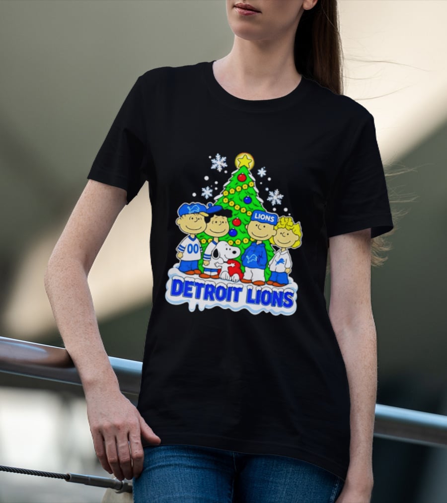 Peanuts Christmas Tree Detroit Lions Team Snoopy Woodstock T-Shirt