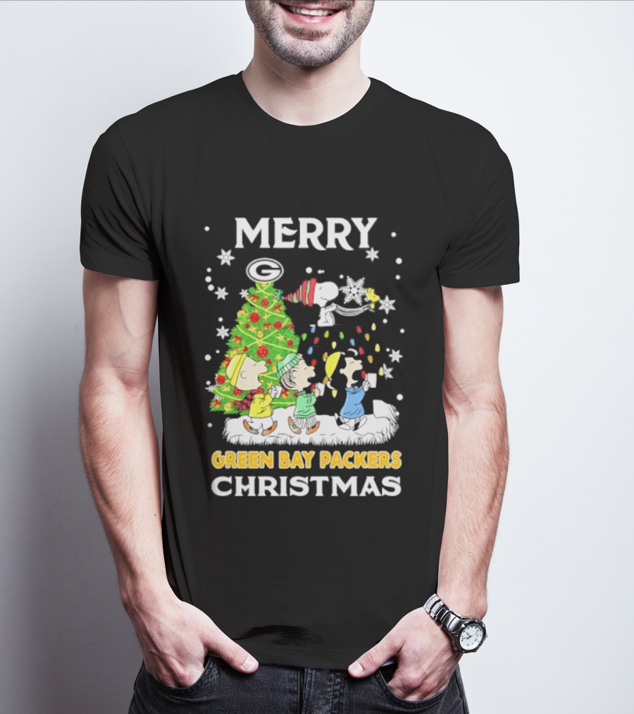 Merry Green Bay Packers Peanuts Christmas Caroling With Snoopy And Woodstock T-Shirt