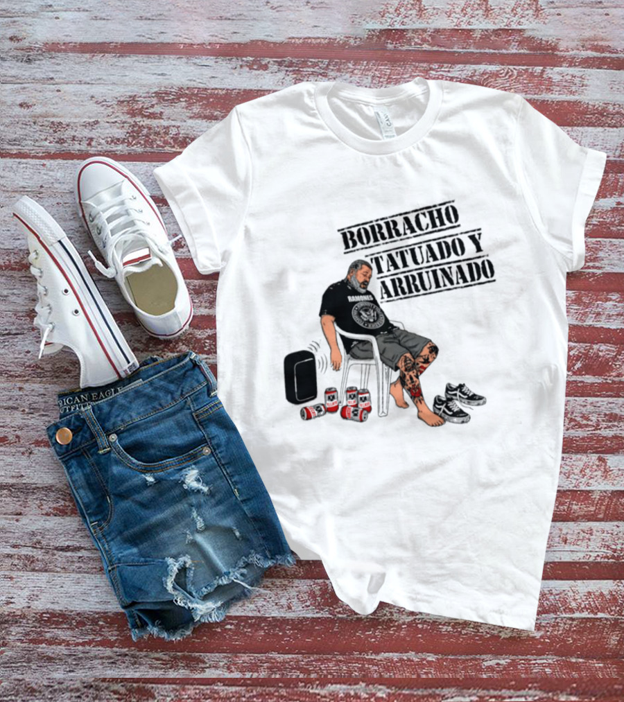 Borracho Tatuado Y Arruinado Hombre Con Pierna Tatuada Y Botellas Vibrando T-Shirt