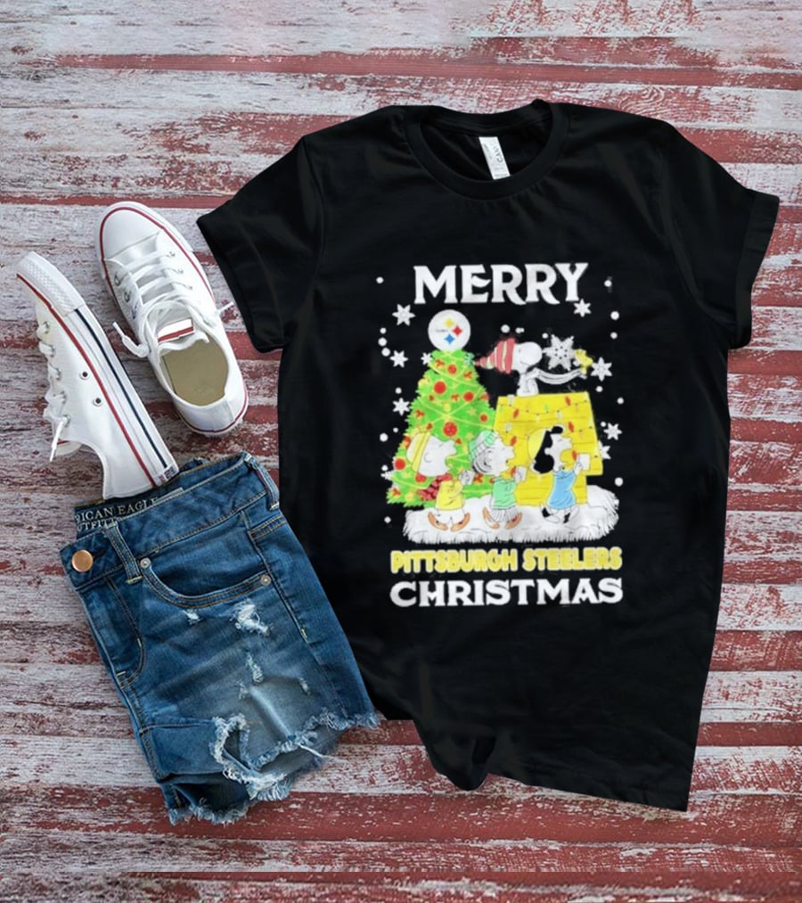 Merry Christmas 2026 Pittsburgh Steelers Peanuts Tree And Snoopy T-Shirt