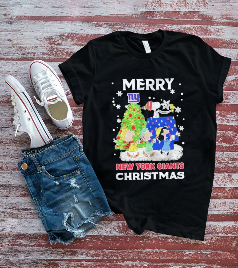 New York Giants Peanuts Merry Christmas 2026 Snoopy Woodstock Charlie Brown T-Shirt