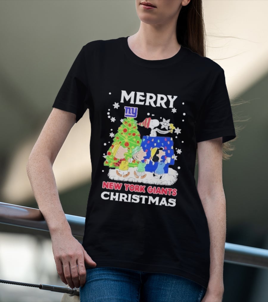 New York Giants Peanuts Merry Christmas 2026 Snoopy Woodstock Charlie Brown T-Shirt