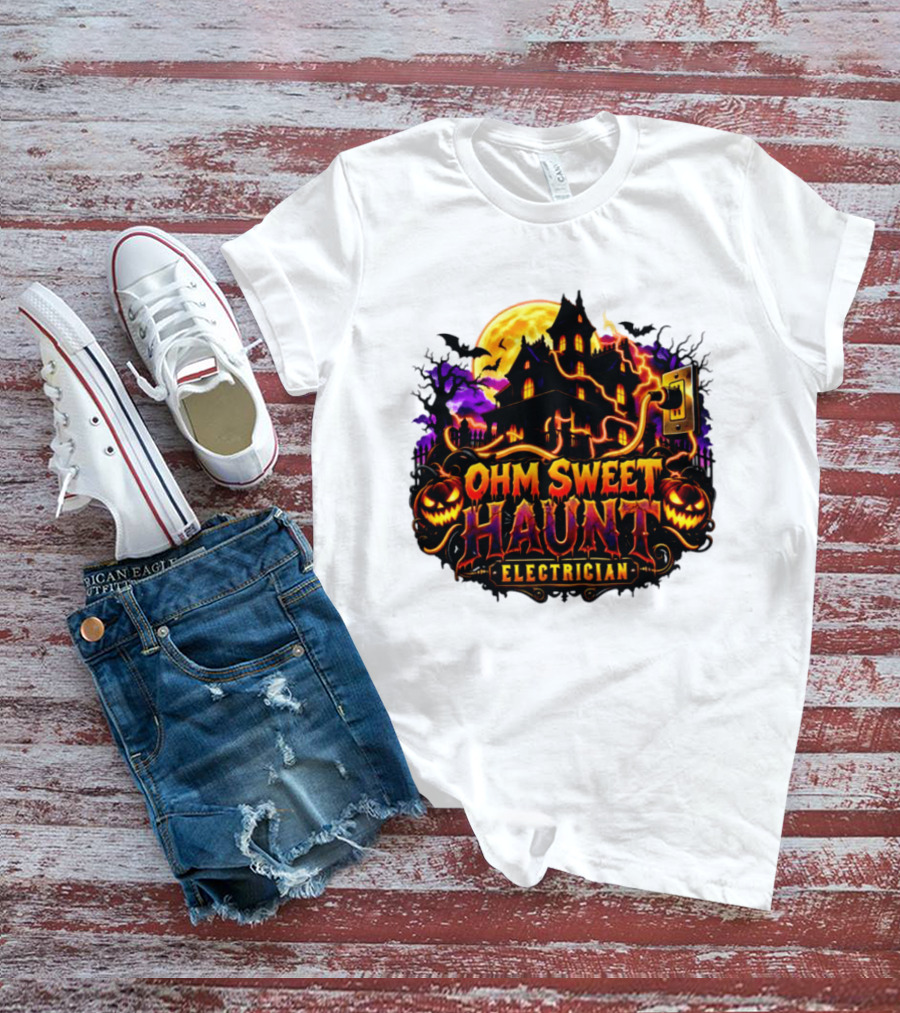 Ohm Sweet Haunt Electrician Halloween Haunted House With Pumpkins And Bats T-Shirt