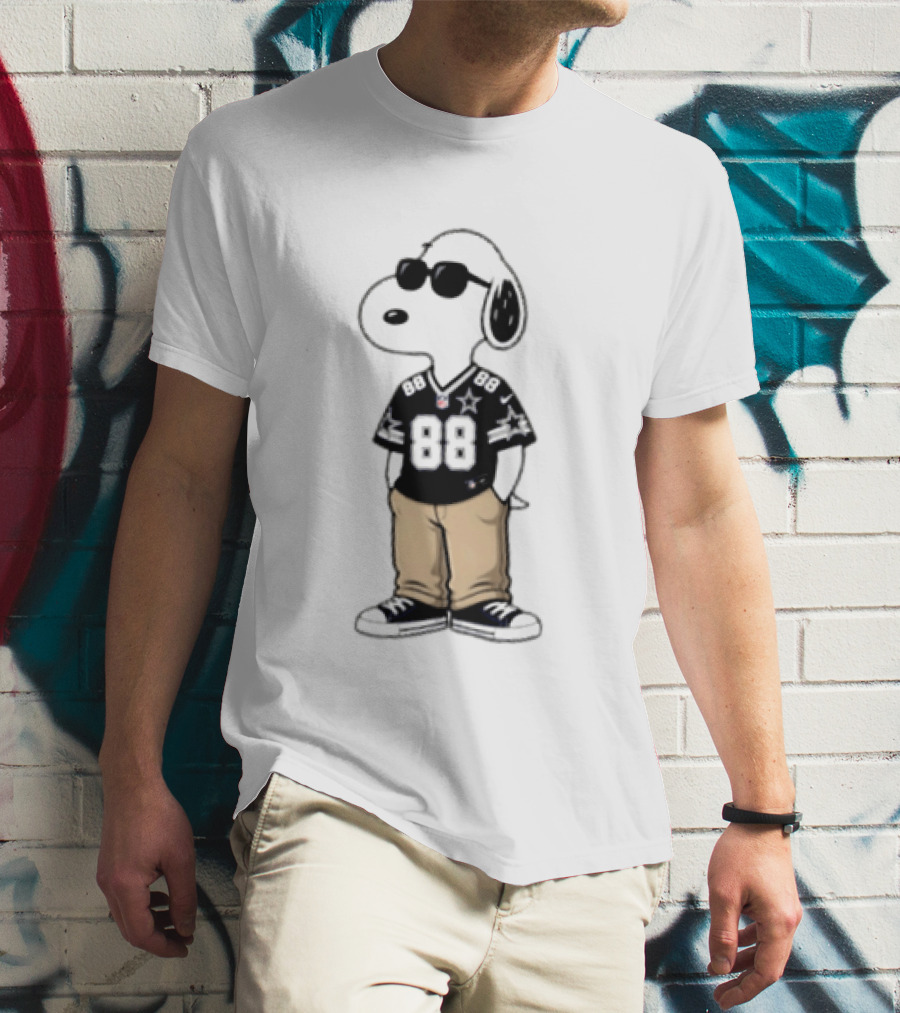 Snoopy Dallas Cowboys 88 Jersey Sunglasses 2026 Football Collaboration T-Shirt