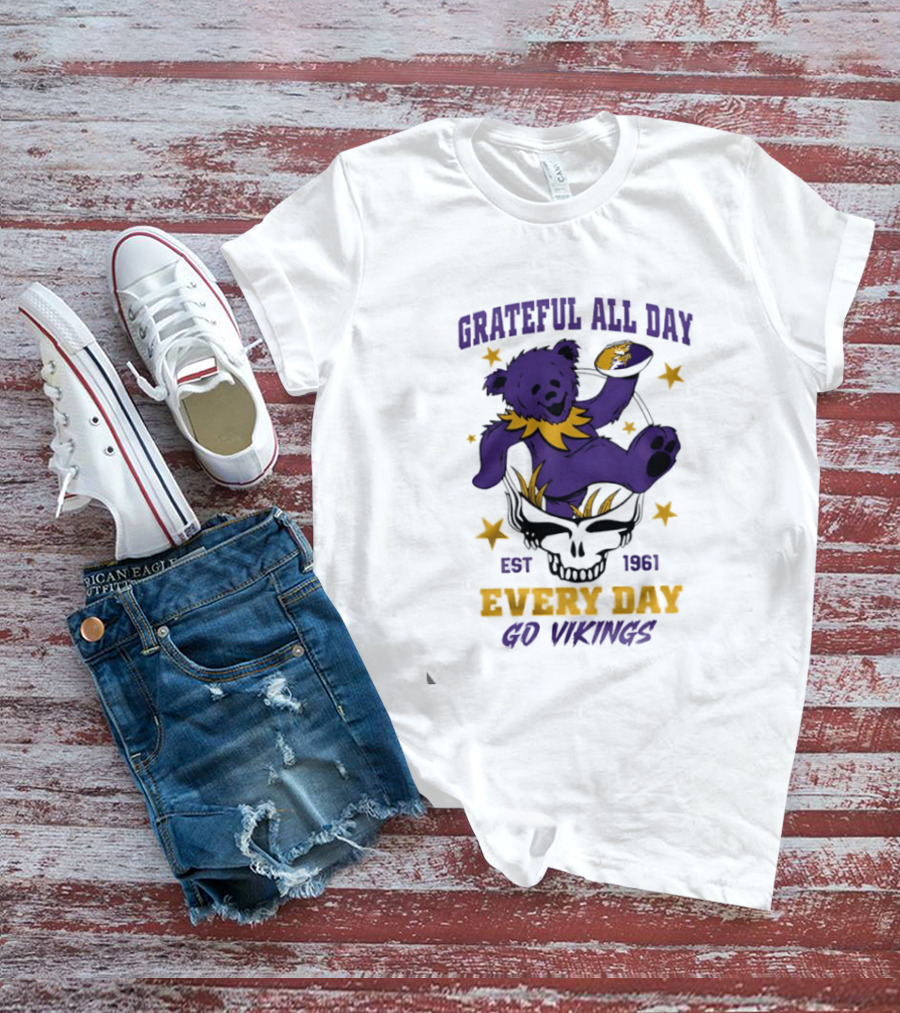 Grateful All Day Every Day Go Vikings Est 1961 Bear Skull Stars T-Shirt