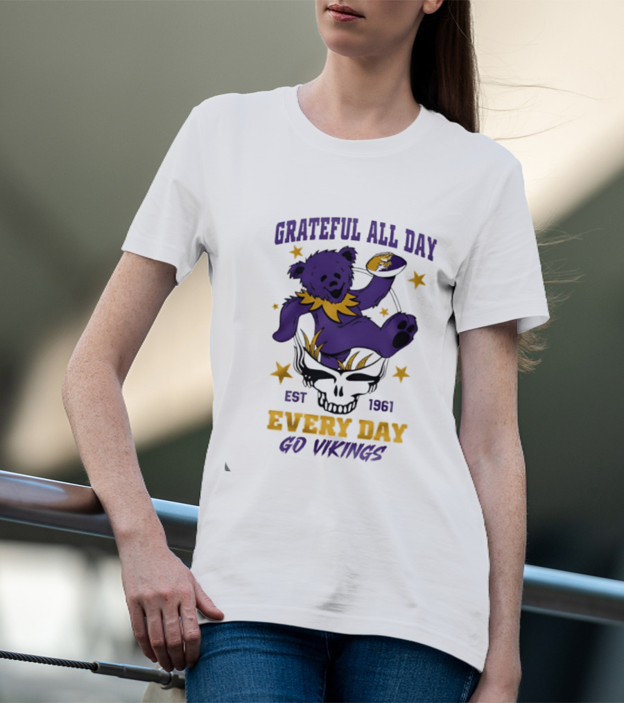 Grateful All Day Every Day Go Vikings Est 1961 Bear Skull Stars T-Shirt