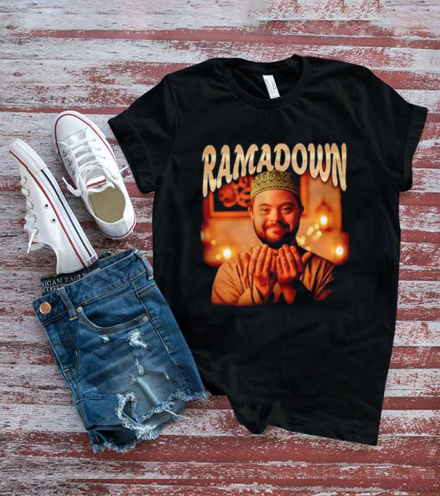 Ramadown Mens Kufi Malawi Hexa Series Smiling Man Praying Ramadan T-Shirt