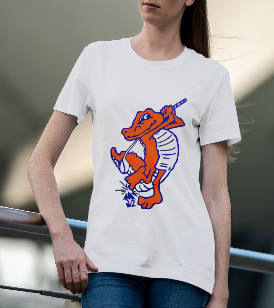 Swinging Gator Vintage Cartoon Playing Golf T-Shirt