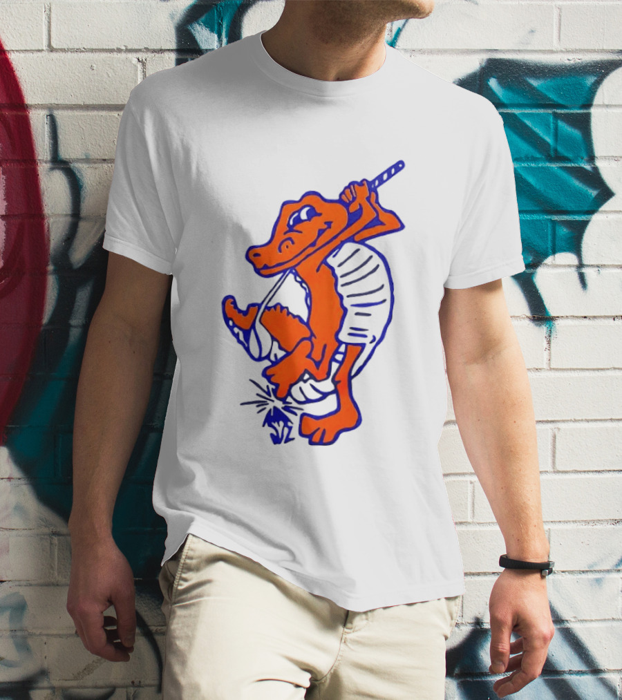 Swinging Gator Vintage Cartoon Playing Golf T-Shirt