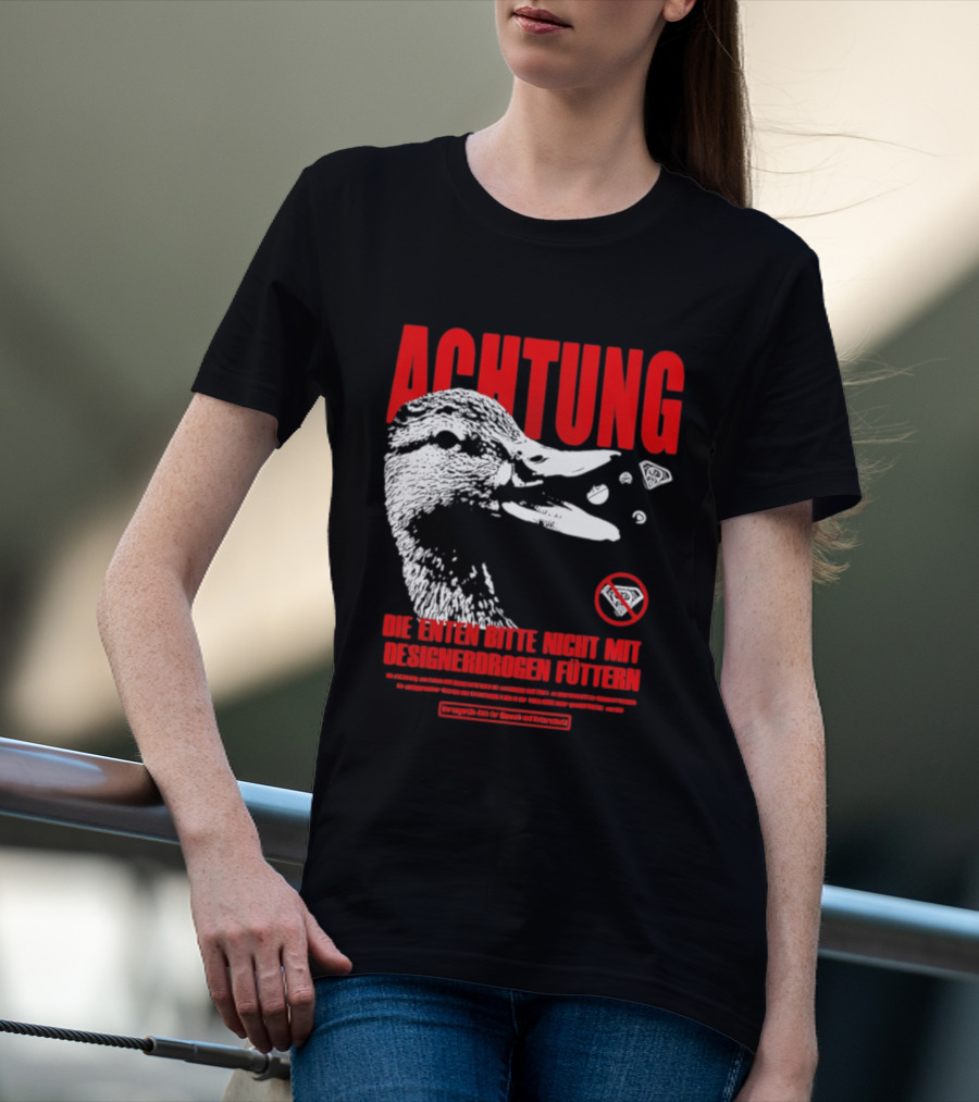 Achtung Die Enten Bitte Nicht Mit Designerdrogen Füttern T-Shirt