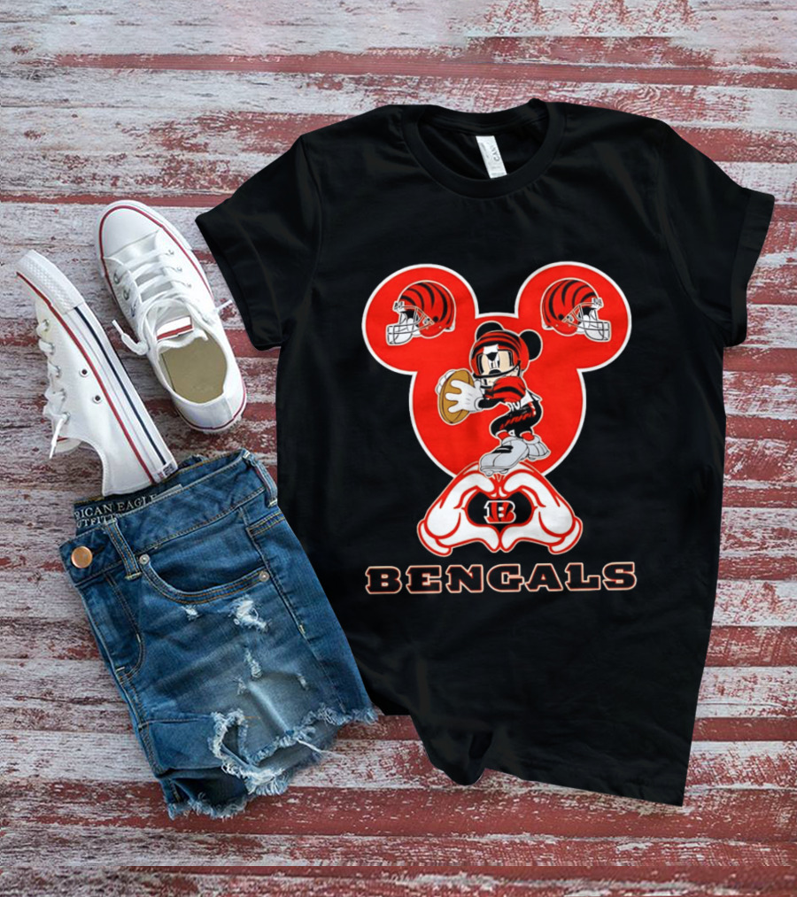 Cincinnati Bengals Mickey Mouse Football Heart Hands T-Shirt