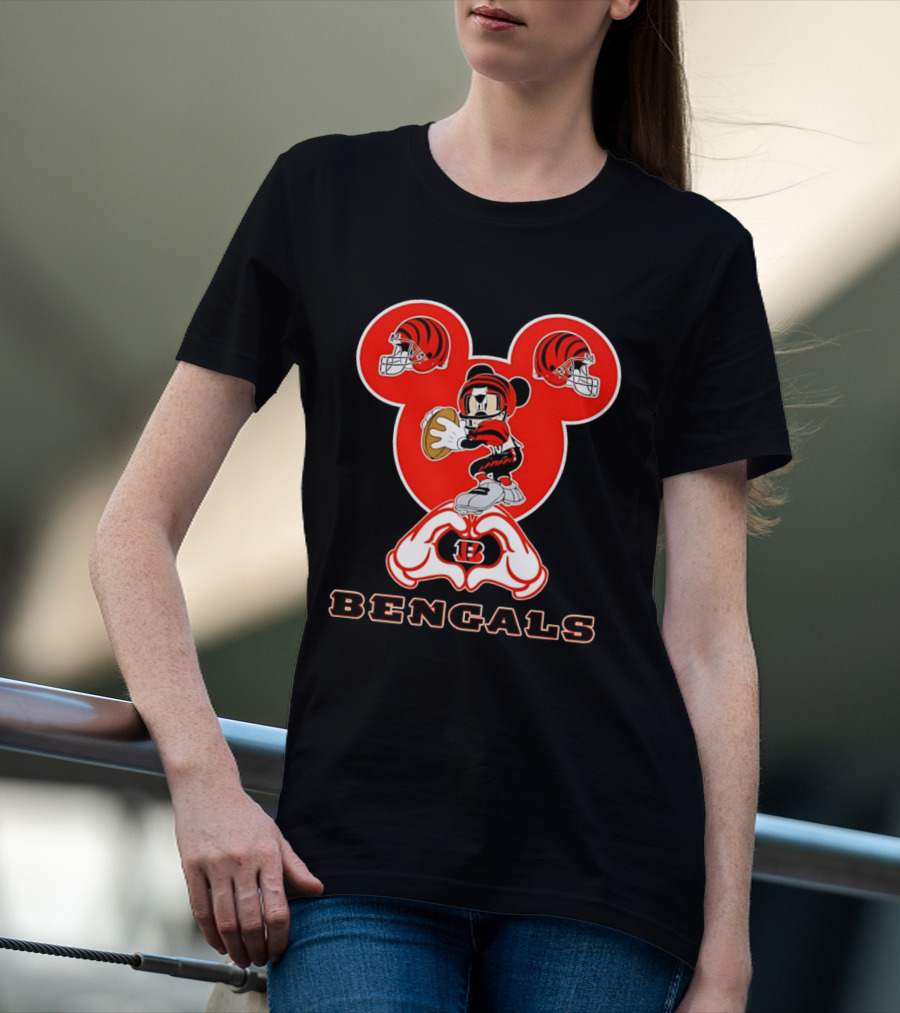 Cincinnati Bengals Mickey Mouse Football Heart Hands T-Shirt