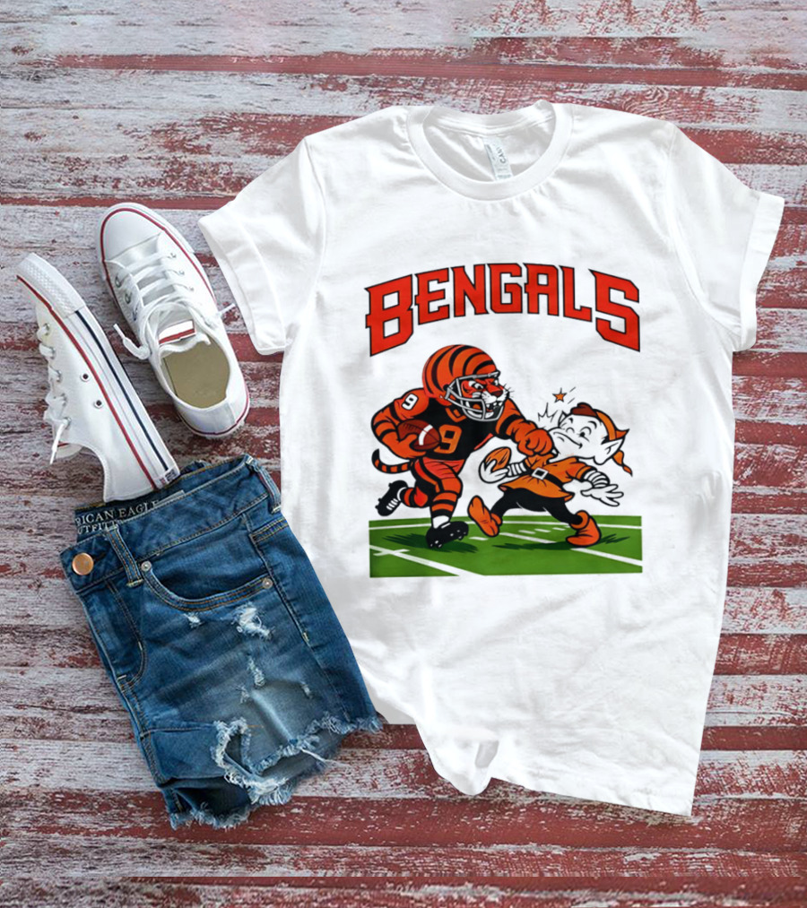 Bengals Tiger Player Tackling Browns Elf Cleveland Rivalry T-Shirt