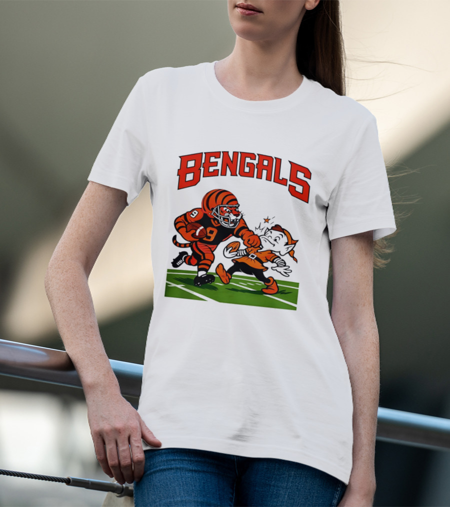 Bengals Tiger Player Tackling Browns Elf Cleveland Rivalry T-Shirt