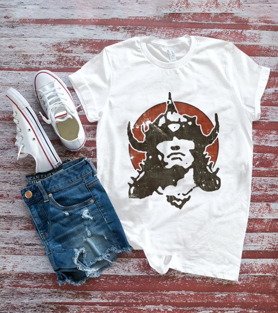 Conan Barbarian Viking Warrior Helm On Red Circle T-Shirt