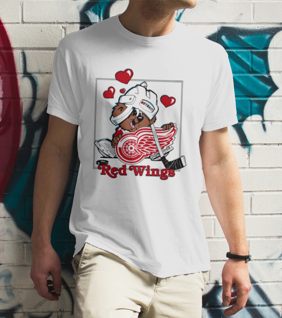 Detroit Red Wings Bear Hugging Hockey Heart With Hearts T-Shirt