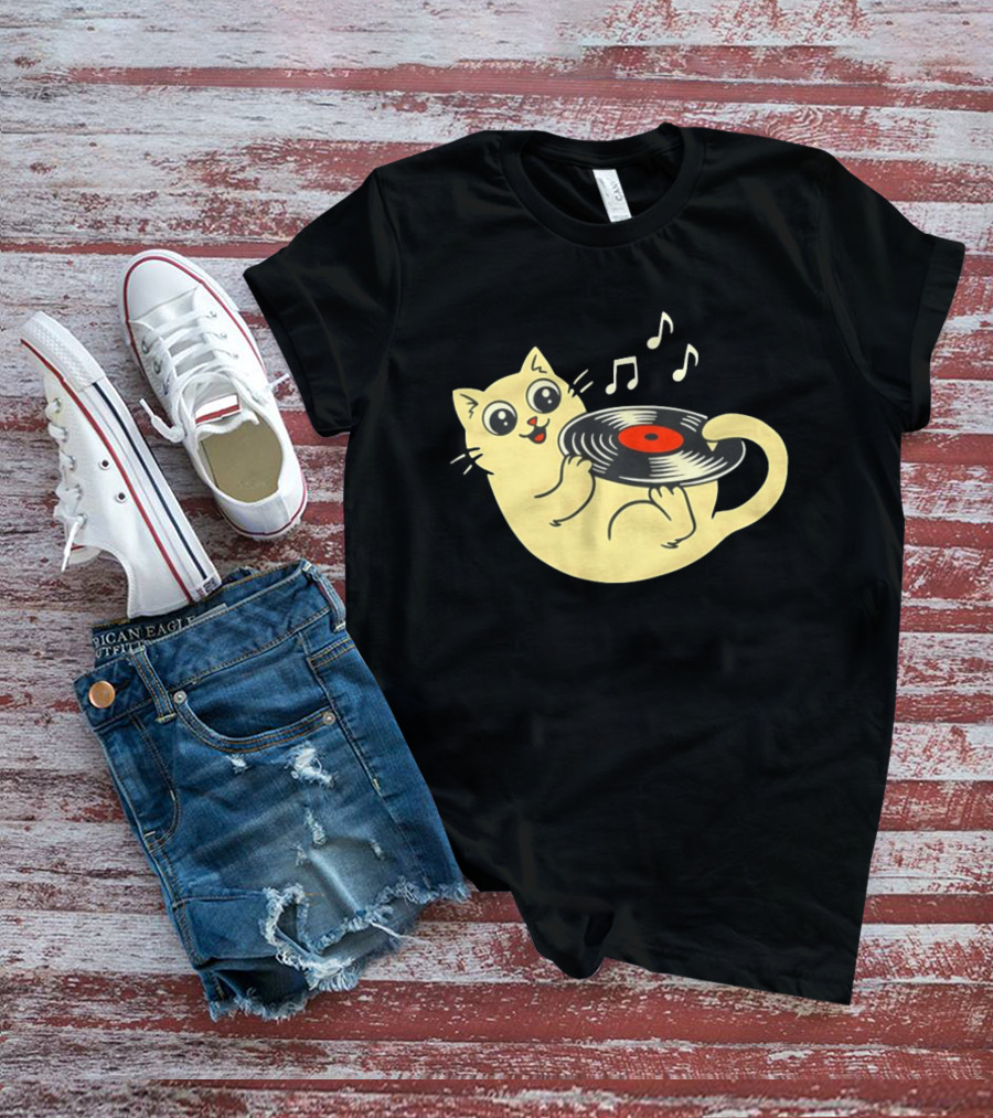 Turntable Cat Spinning Vinyl Record With Musical Notes T-Shirt