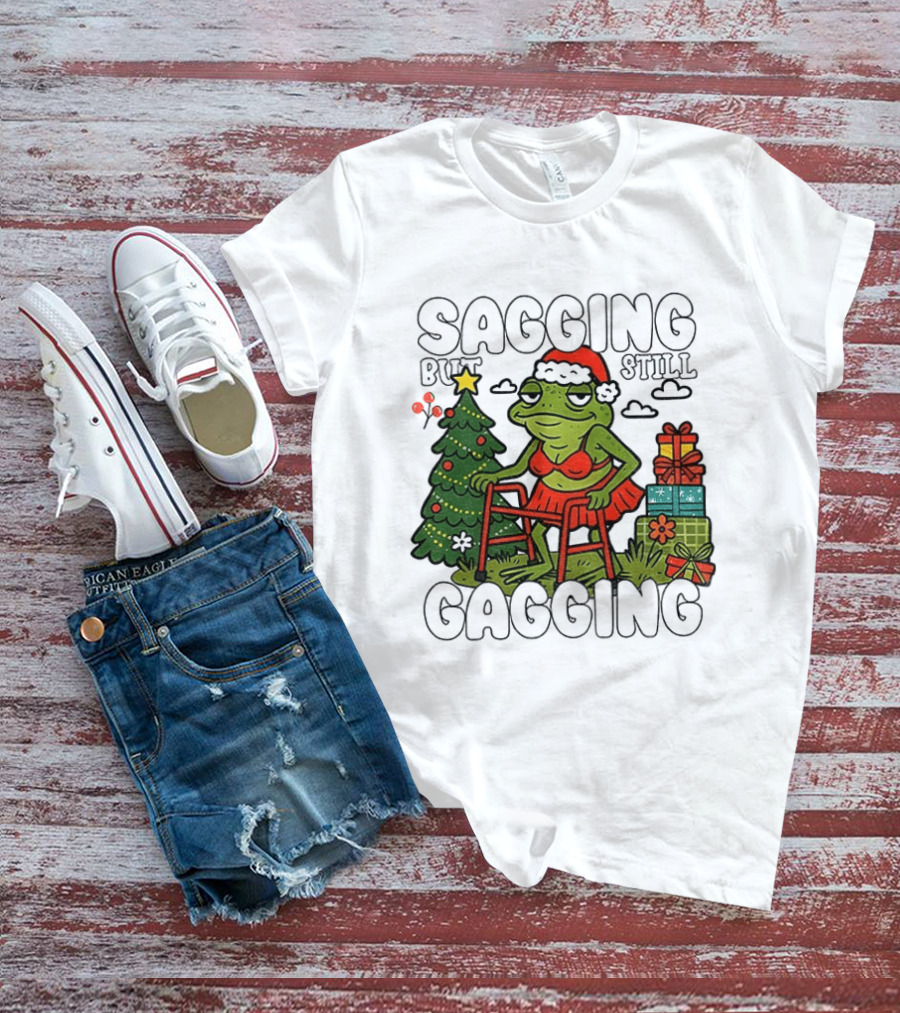 Sagging But Still Gagging Frog Santa Hat Christmas Tree Presents T-Shirt