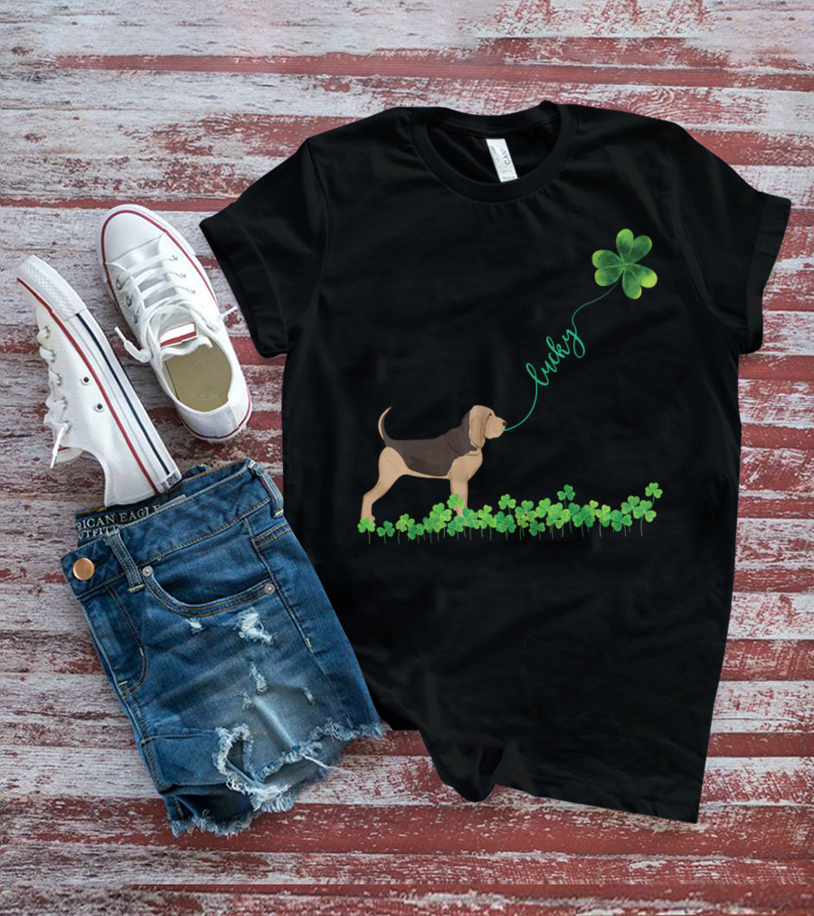 Lucky Bloodhound Dog With Shamrock St Patrick Day T-Shirt