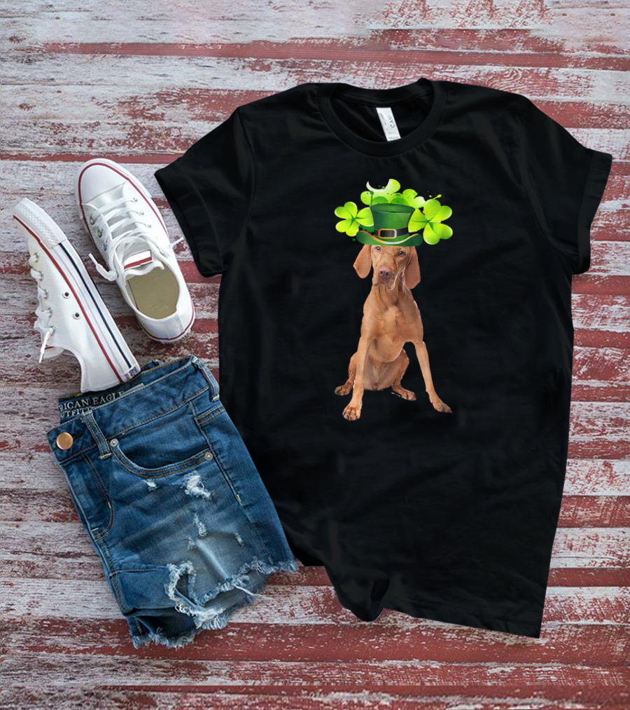 St Patricks Day Hungarian Vizsla Dog With Irish Clover Hat T-Shirt