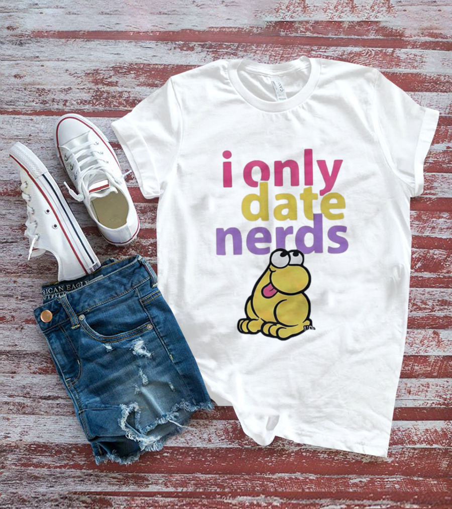 I Only Date Nerds Colorful Cartoon Worm Fun Playful Humor T-Shirt