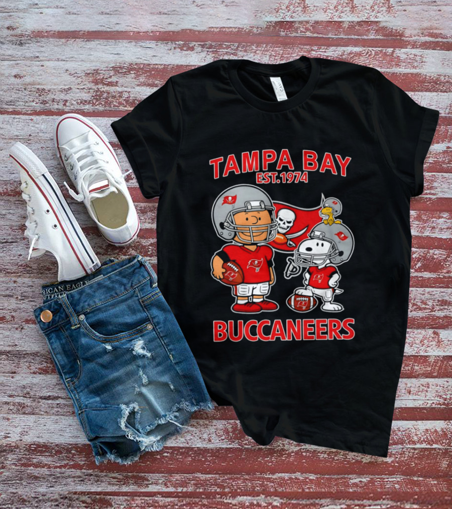 Tampa Bay Buccaneers Snoopy And Charlie Brown EST 1974 T-Shirt