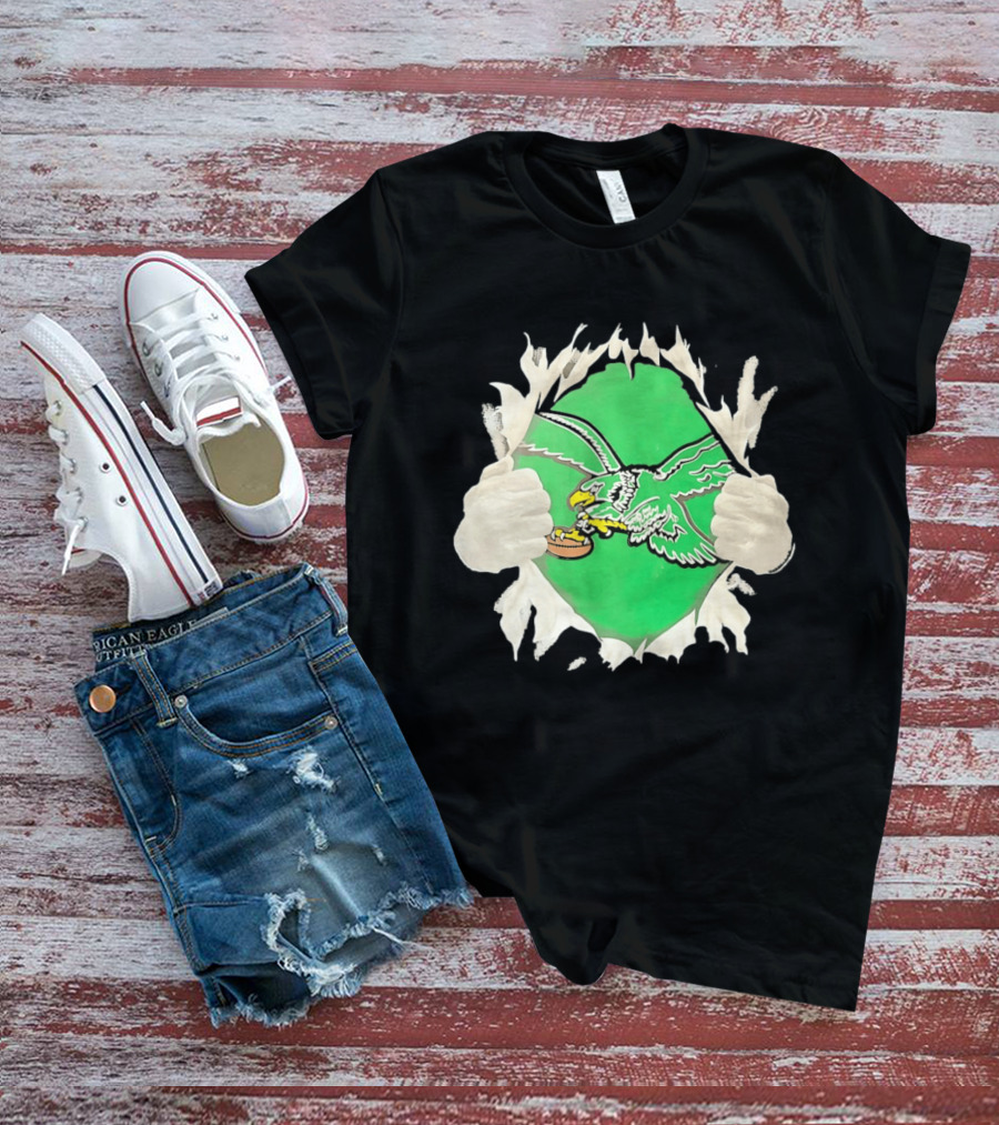 Philadelphia Eagles Vintage Chest Rip Football Fan T-Shirt