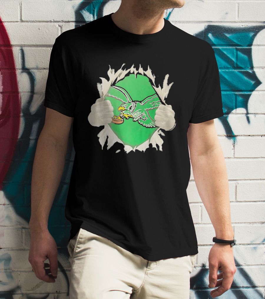 Philadelphia Eagles Vintage Chest Rip Football Fan T-Shirt