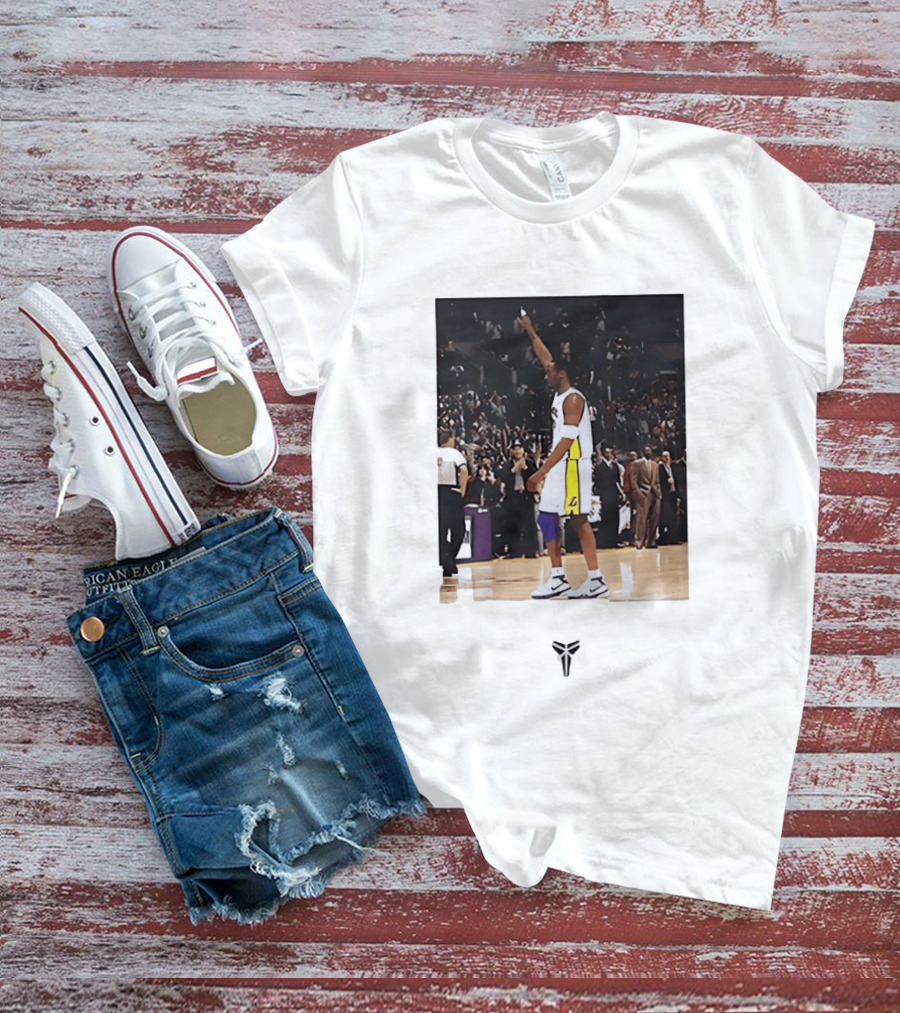 Kobe Bryant Los Angeles Lakers NBA Iconic Court Celebration T-Shirt