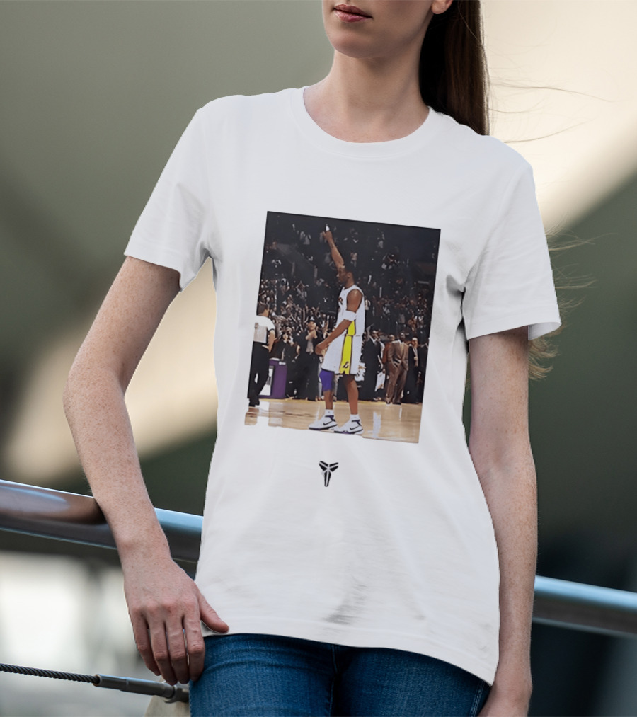 Kobe Bryant Los Angeles Lakers NBA Iconic Court Celebration T-Shirt