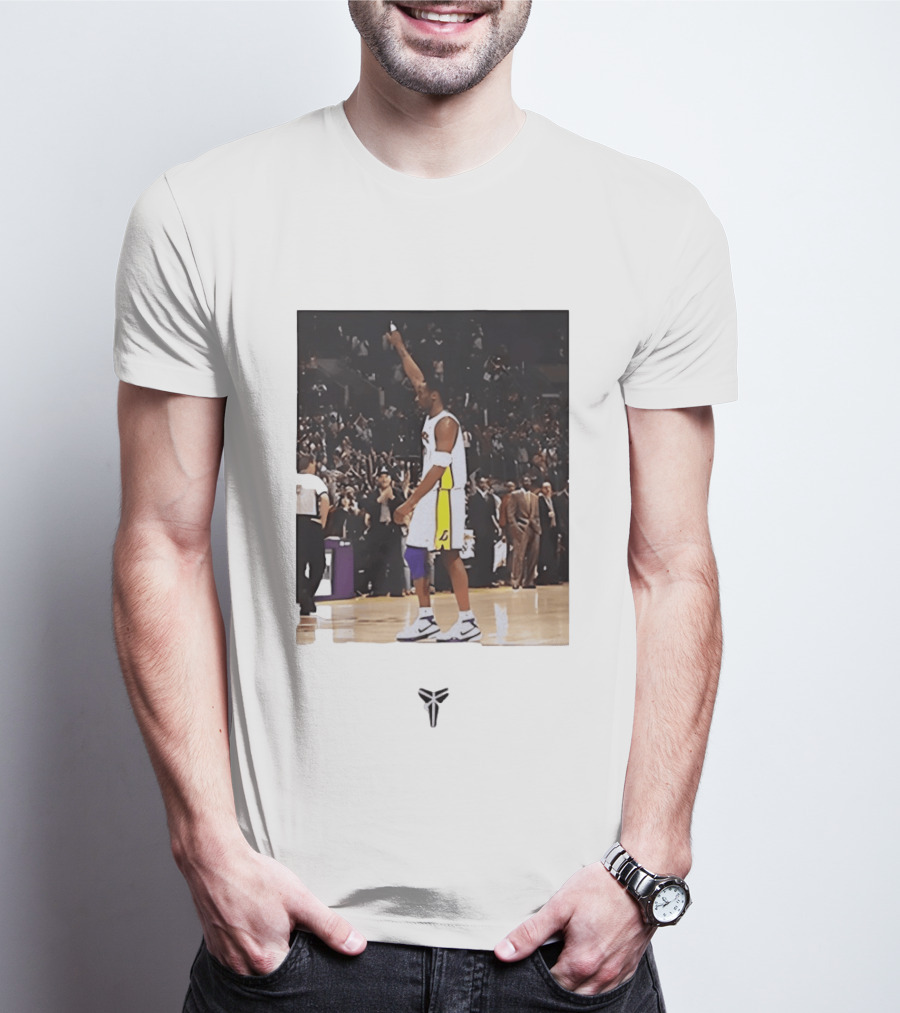 Kobe Bryant Los Angeles Lakers NBA Iconic Court Celebration T-Shirt