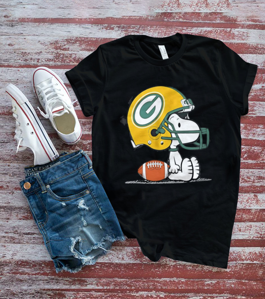 Snoopy Green Bay Packers Football Helmet Collaboration With Peanuts T-Shirt