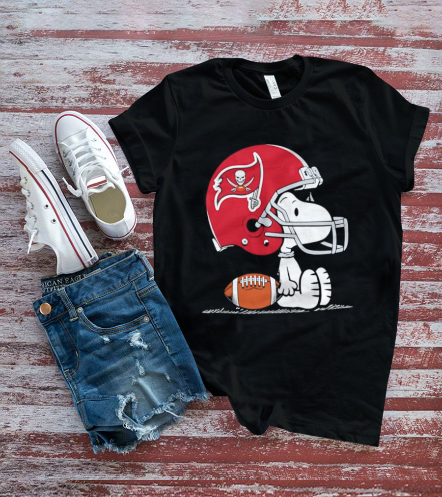 Snoopy Tampa Bay Buccaneers Football Helmet Peanuts Crossover NFL Collaboration T-Shirt