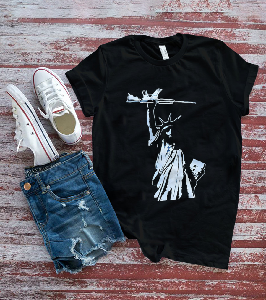 Statue Of Liberty Holding Assault Rifle July 4th Independence T-Shirt