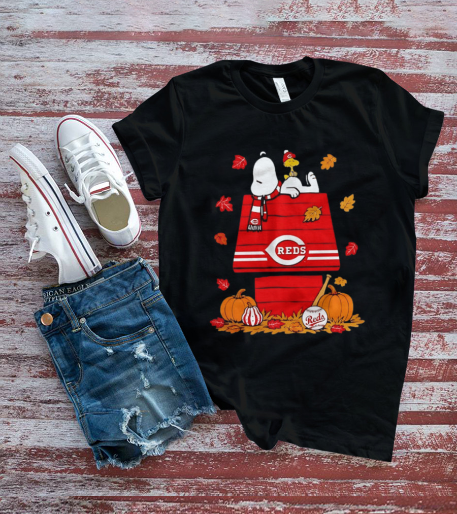 Snoopy Woodstock Cincinnati Reds Fall Baseball Pumpkins Leaves T-Shirt
