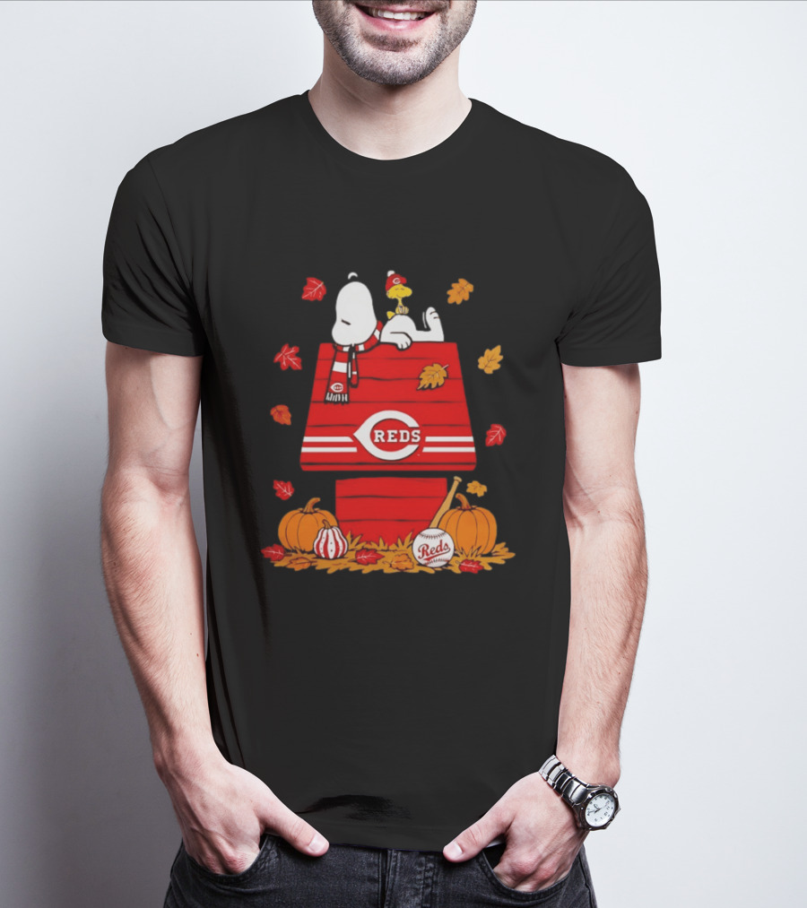 Snoopy Woodstock Cincinnati Reds Fall Baseball Pumpkins Leaves T-Shirt